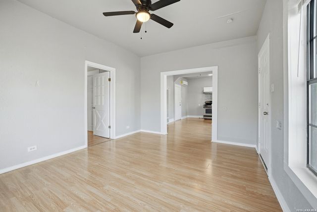 310 S Las Moras St, San Antonio, TX 78207