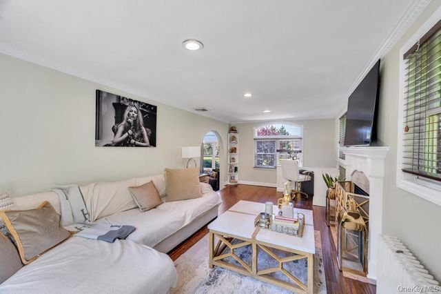 357 Wynsum Avenue, Merrick, NY 11566