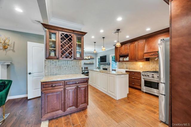 357 Wynsum Avenue, Merrick, NY 11566