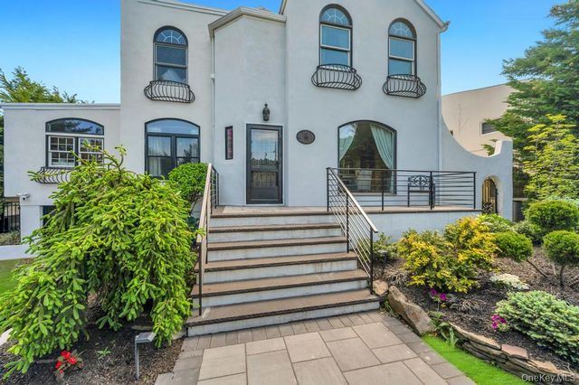 357 Wynsum Avenue, Merrick, NY 11566