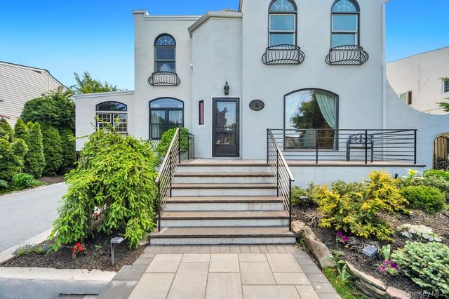357 Wynsum Avenue, Merrick, NY 11566