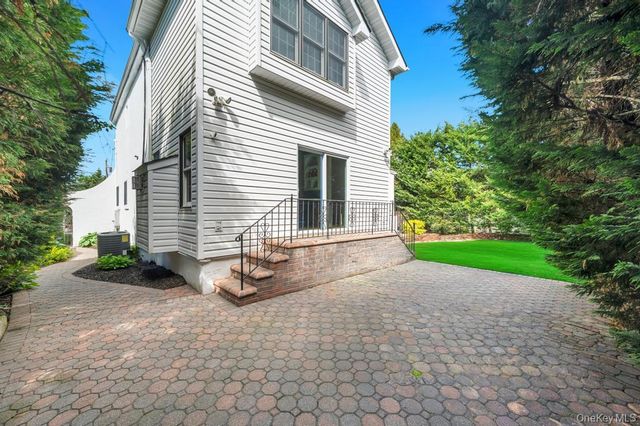 357 Wynsum Avenue, Merrick, NY 11566