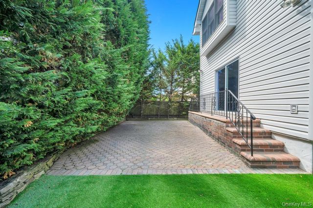 357 Wynsum Avenue, Merrick, NY 11566