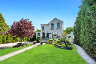 357 Wynsum Avenue, Merrick, NY 11566
