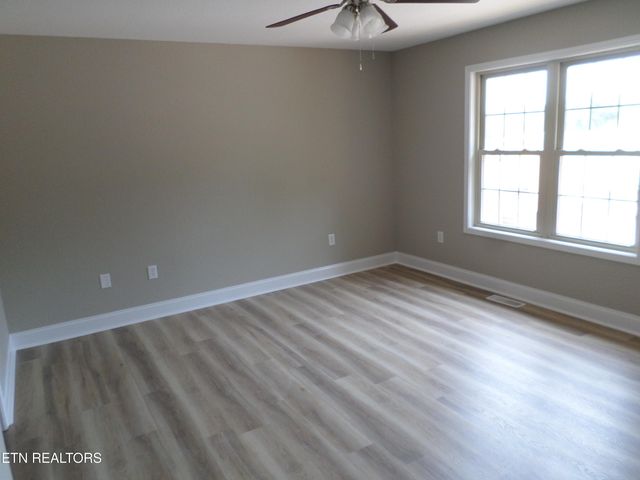 5014 Fairgrounds Place, Kingston, TN 37763