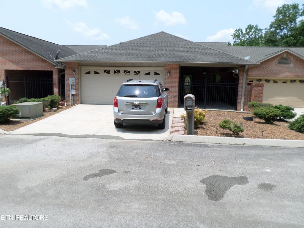5014 Fairgrounds Place, Kingston, TN 37763