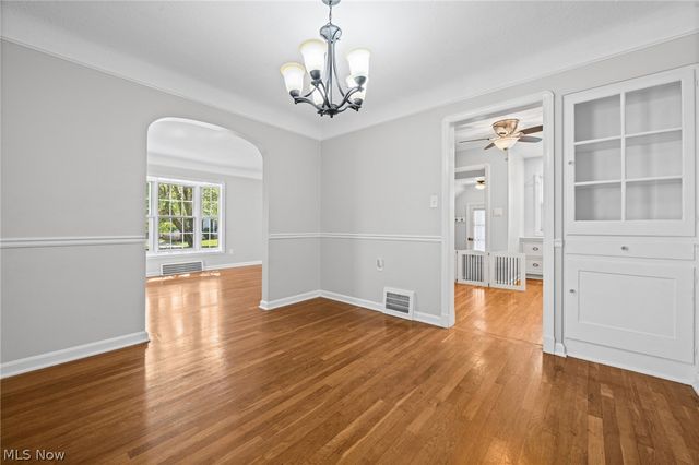 444 Canterbury Road, Bay Village, OH 44140