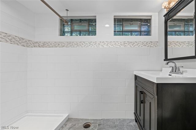 444 Canterbury Road, Bay Village, OH 44140