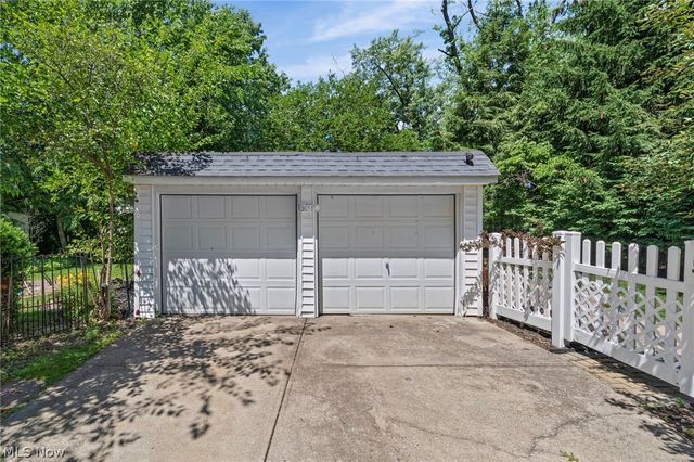444 Canterbury Road, Bay Village, OH 44140