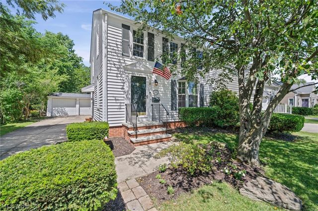 444 Canterbury Road, Bay Village, OH 44140