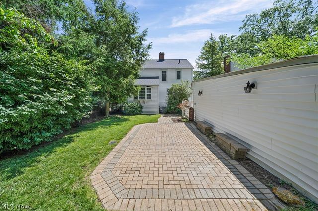 444 Canterbury Road, Bay Village, OH 44140