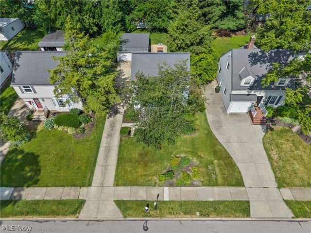 444 Canterbury Road, Bay Village, OH 44140