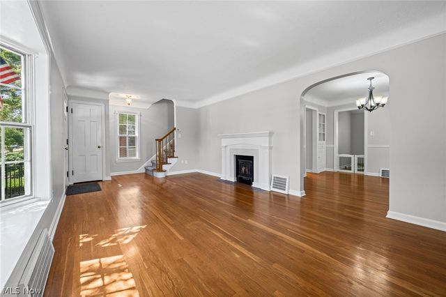 444 Canterbury Road, Bay Village, OH 44140