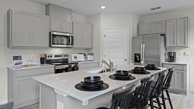 8391 MADRID STREET, Lakeland, FL 33810