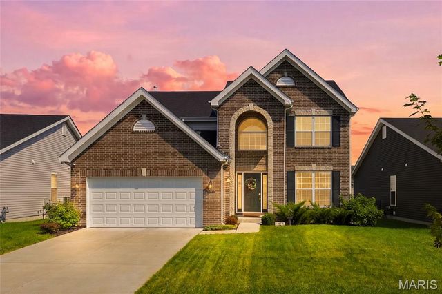 902 Palisades Circle, St Charles, MO 63301