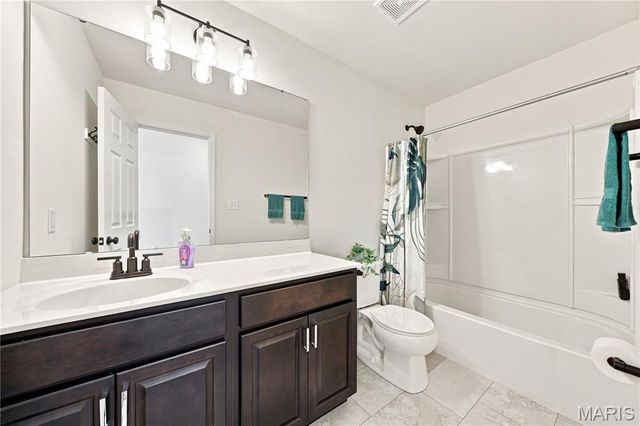 902 Palisades Circle, St Charles, MO 63301