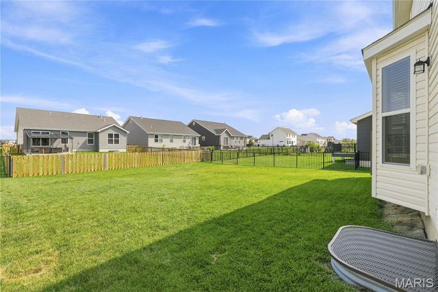 902 Palisades Circle, St Charles, MO 63301