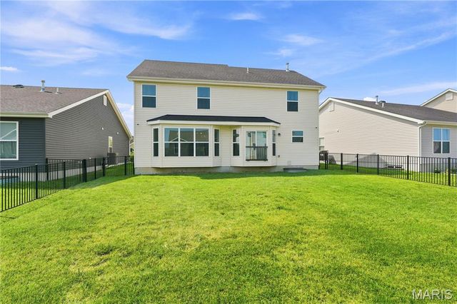 902 Palisades Circle, St Charles, MO 63301