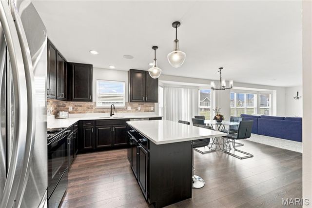 902 Palisades Circle, St Charles, MO 63301