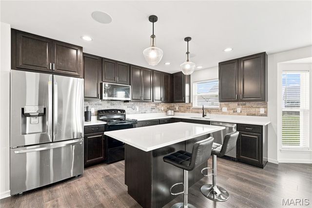902 Palisades Circle, St Charles, MO 63301