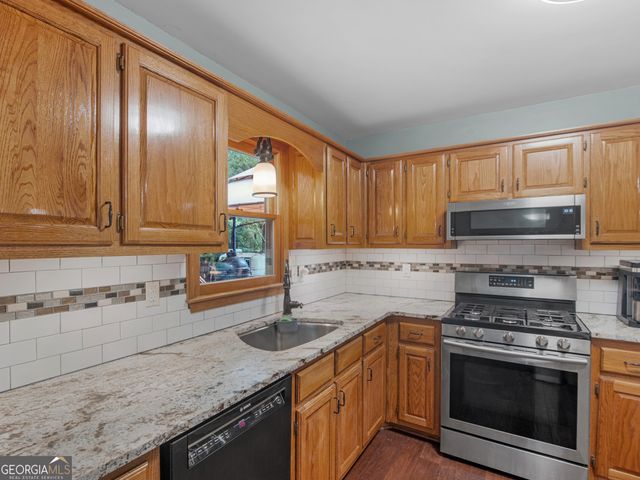 330 Lake Ridge Court, Mcdonough, GA 30253
