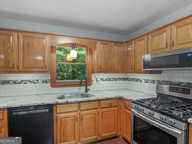 330 Lake Ridge Court, Mcdonough, GA 30253