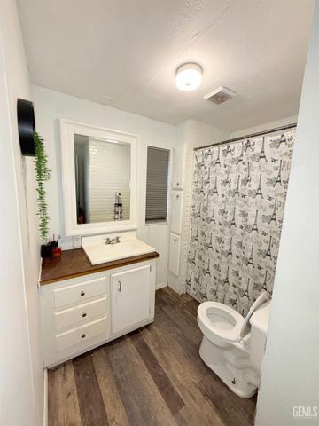 4401 Hughes Lane 60, Bakersfield, CA 93304