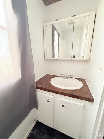 4401 Hughes Lane 60, Bakersfield, CA 93304