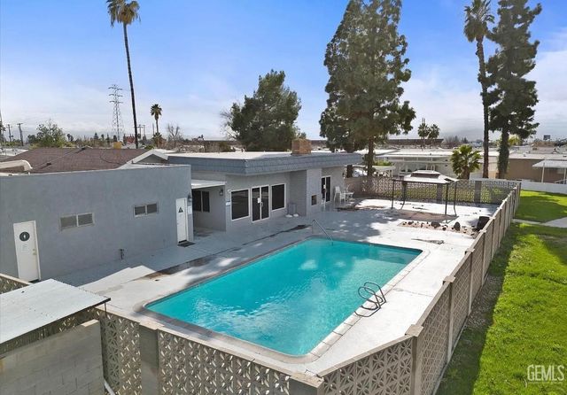 4401 Hughes Lane 60, Bakersfield, CA 93304