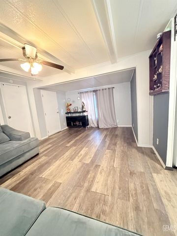 4401 Hughes Lane 60, Bakersfield, CA 93304