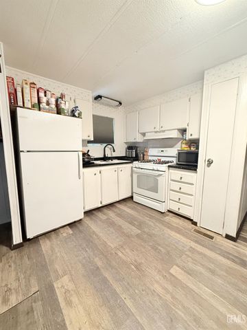 4401 Hughes Lane 60, Bakersfield, CA 93304