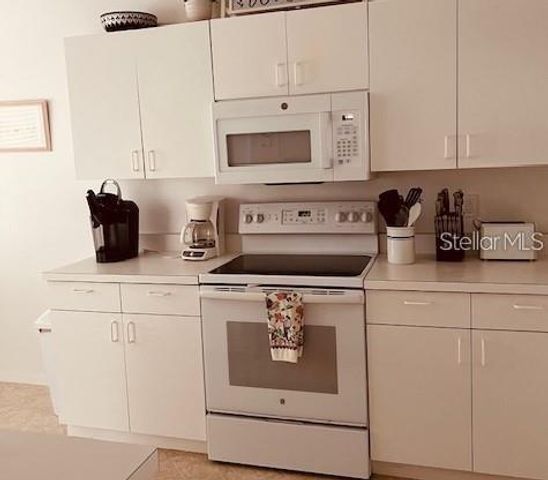 8735 OLDE HICKORY AVENUE 8302, Sarasota, FL 34238