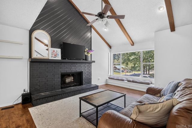1 Page Cove, Maumelle, AR 72113