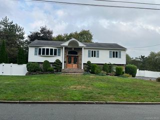 4 Rosemont Drive, New City, NY 10956