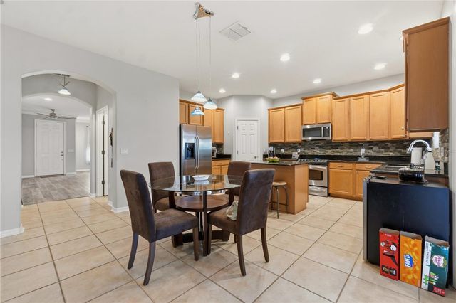 718 BAREFOOT BAY LOOP, Groveland, FL 34736
