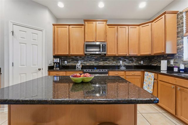 718 BAREFOOT BAY LOOP, Groveland, FL 34736