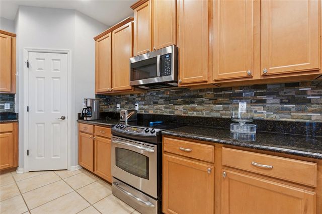 718 BAREFOOT BAY LOOP, Groveland, FL 34736