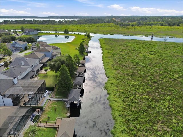 718 BAREFOOT BAY LOOP, Groveland, FL 34736