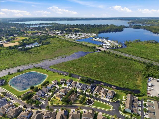 718 BAREFOOT BAY LOOP, Groveland, FL 34736