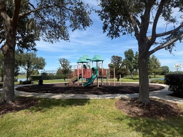 718 BAREFOOT BAY LOOP, Groveland, FL 34736