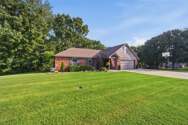 15241 Fox Run Drive, Claremore, OK 74017