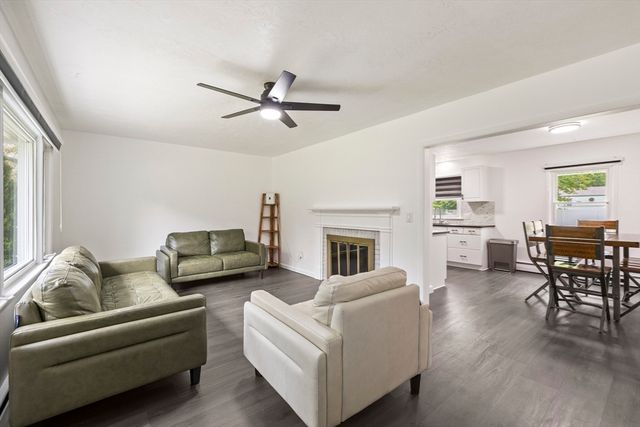 376 Hermitage Dr, Springfield, MA 01129