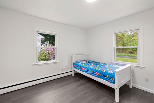 376 Hermitage Dr, Springfield, MA 01129