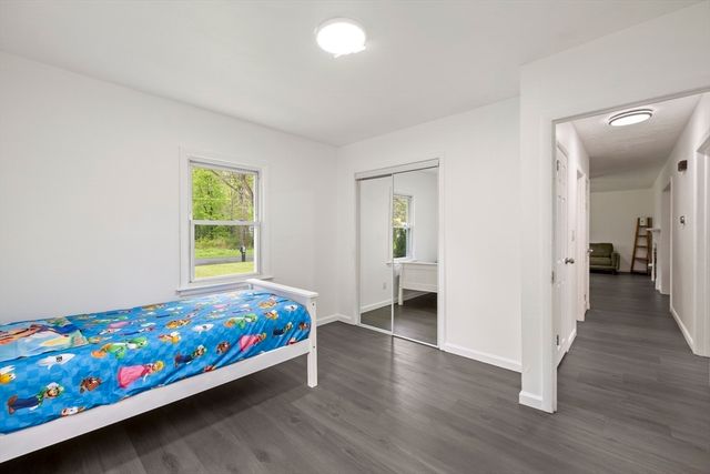 376 Hermitage Dr, Springfield, MA 01129