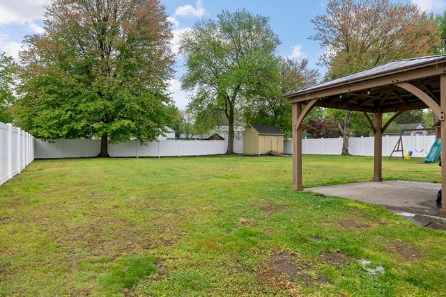 376 Hermitage Dr, Springfield, MA 01129