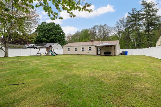 376 Hermitage Dr, Springfield, MA 01129