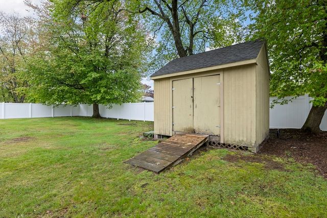 376 Hermitage Dr, Springfield, MA 01129