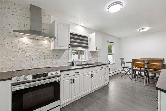 376 Hermitage Dr, Springfield, MA 01129