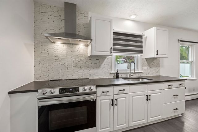 376 Hermitage Dr, Springfield, MA 01129