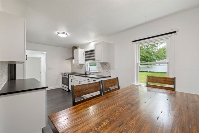 376 Hermitage Dr, Springfield, MA 01129